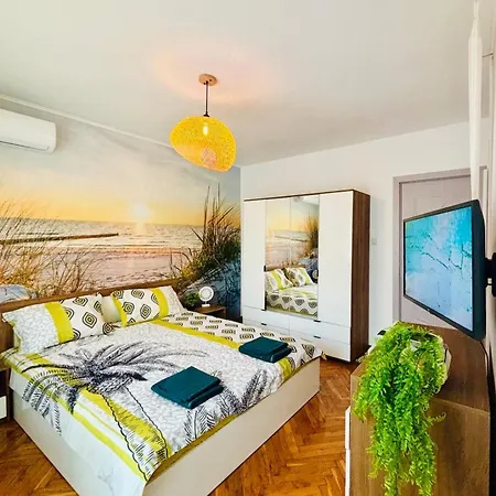 Апартамент Sea Breeze Бургас