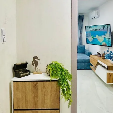 Sea Breeze Апартамент *