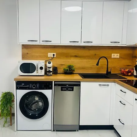 Апартамент Sea Breeze *