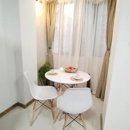 Апартамент Sea Breeze Бургас