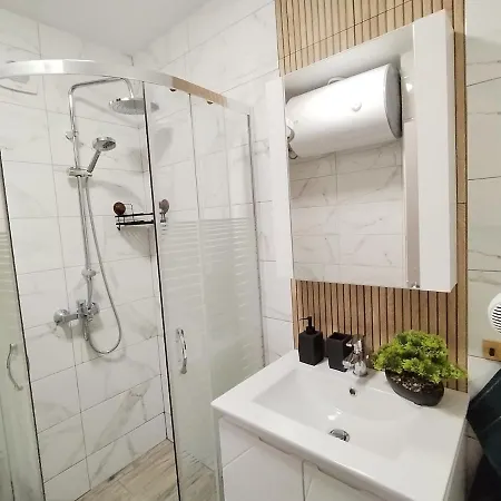 Апартамент Sea Breeze *